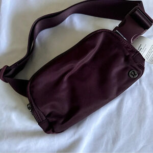 🆕💜 Lululemon OG 2020 Everywhere Belt Bag - Cassis